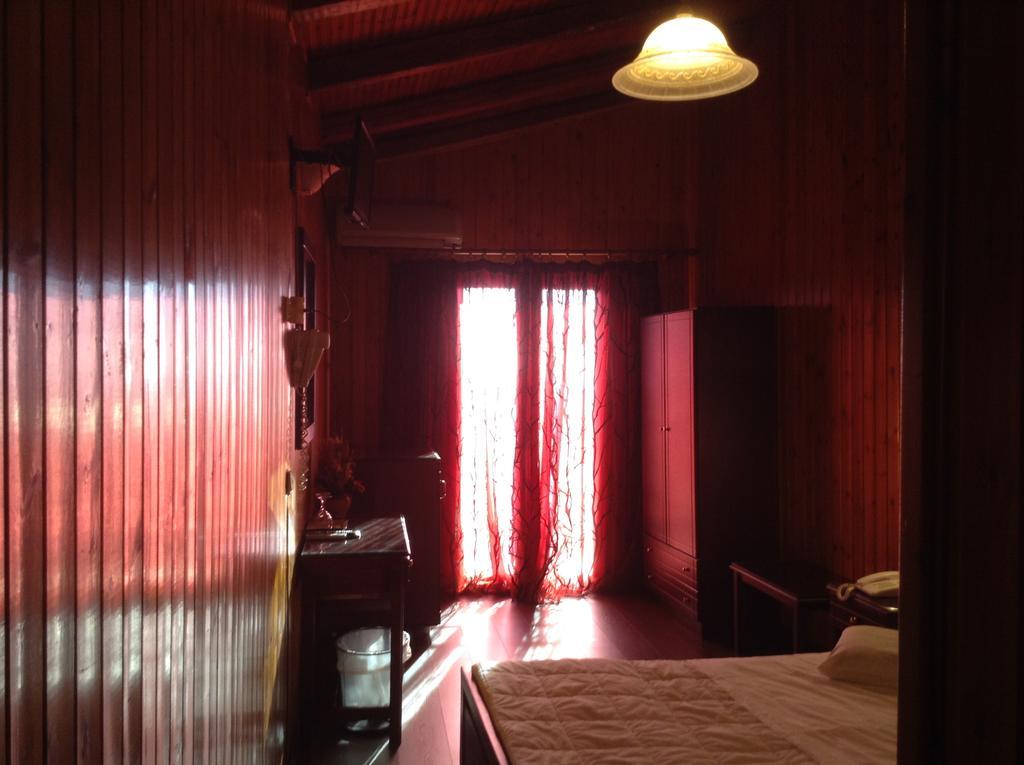 Lefas Hotel